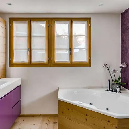 Saanen Serenity Spacious 4 Bed, 5 Bath Chalet *