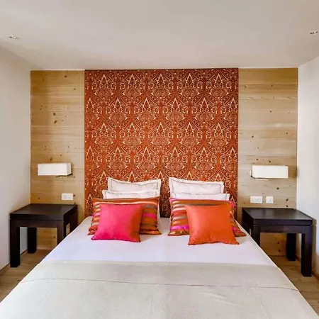 Saanen Serenity Spacious 4 Bed, 5 Bath Chalet Шале Гштад
